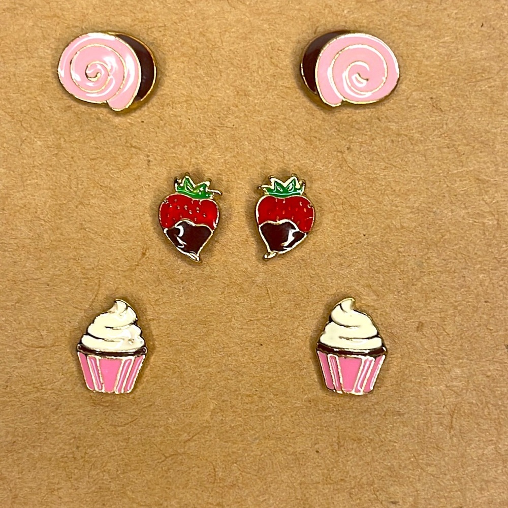 Set of 3 dessert earring studs!